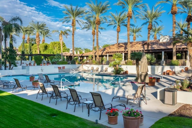 view of swimming pool featuring a patio