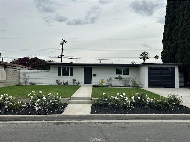 view of front of home featuring a front yard and a garage