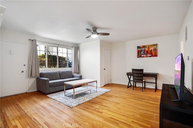 living room with light wood-type flooring and ceiling fan