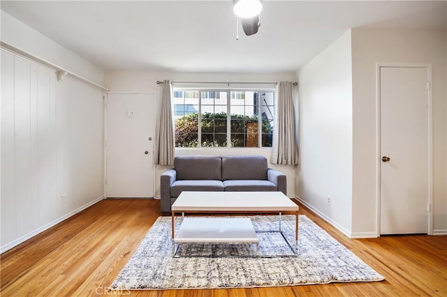 unfurnished room featuring light hardwood / wood-style floors and ceiling fan