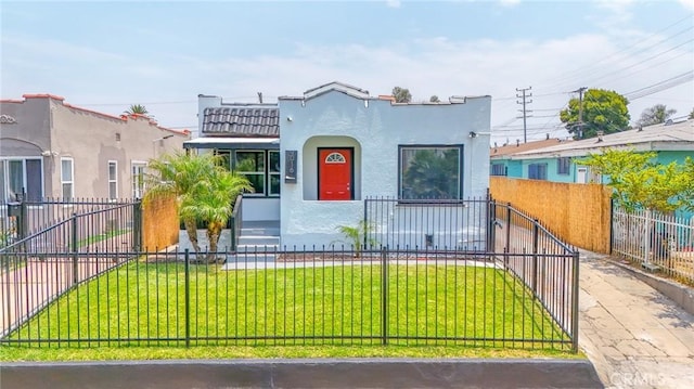 view of front of house featuring a front yard