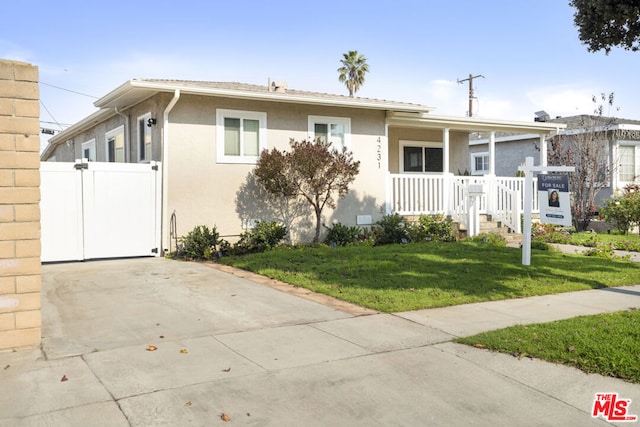 view of front of home featuring a front yard and a porch