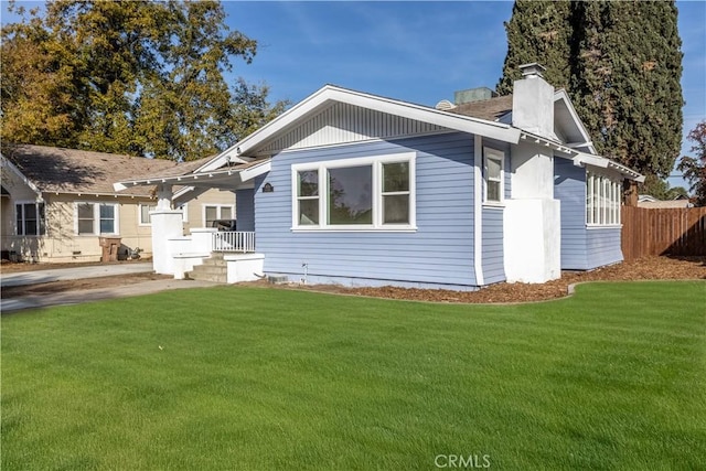 view of front of house featuring a front yard