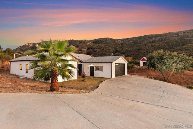 view of front of property featuring a mountain view and a garage