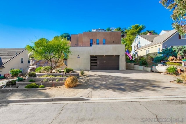 view of front facade featuring a garage