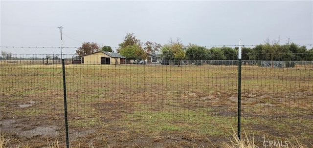 view of yard featuring a rural view