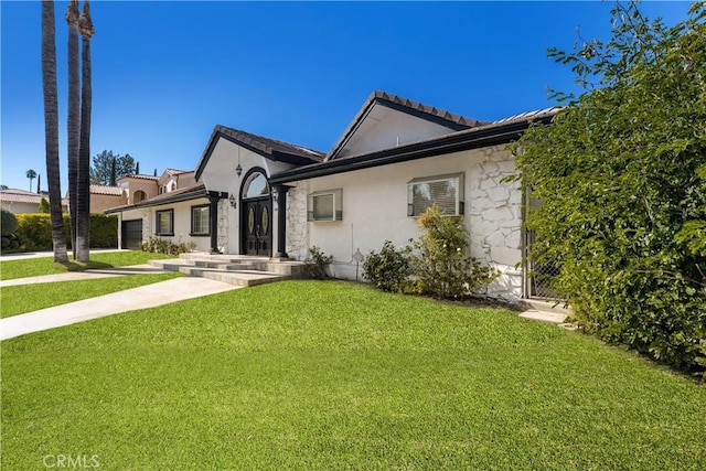 single story home featuring a front lawn