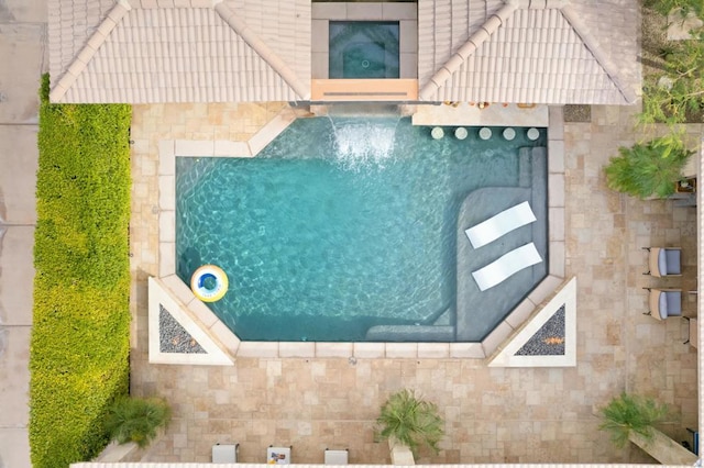 view of swimming pool