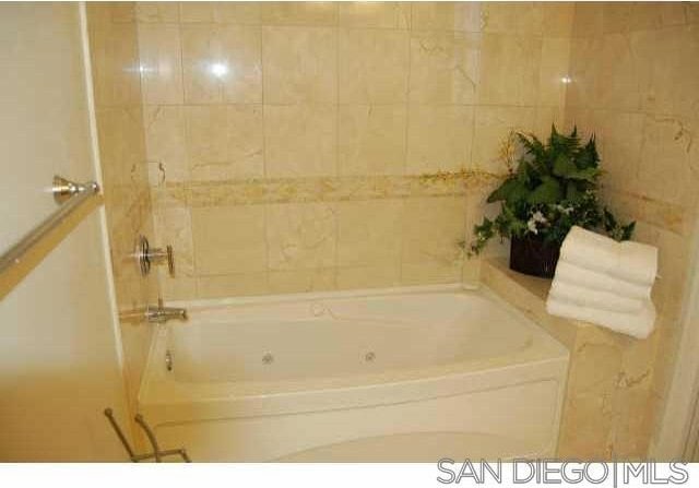 bathroom featuring a bathing tub