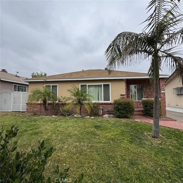 view of front of property with a front lawn