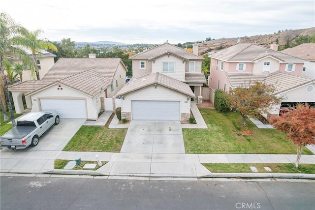 view of front of property with a front lawn