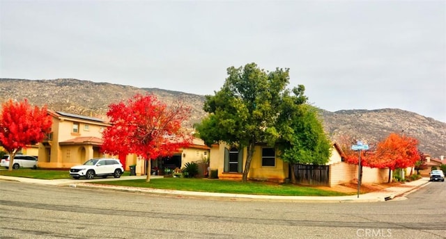 view of front of house featuring a mountain view