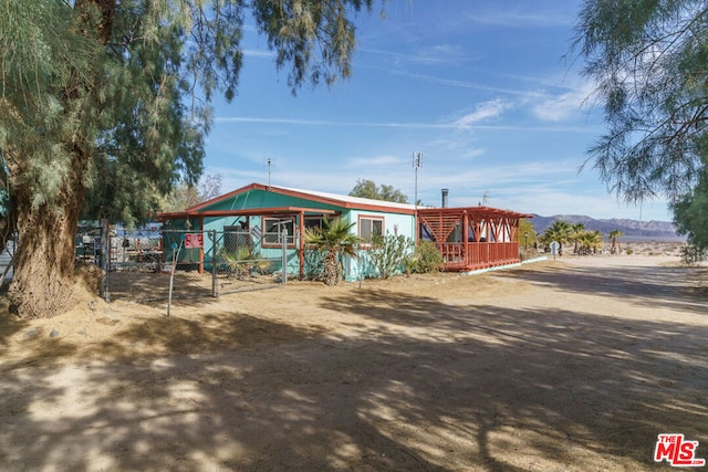 view of front of house featuring a mountain view