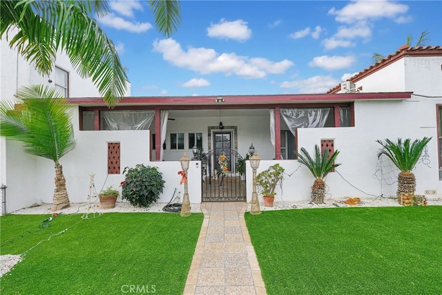 view of front of property with a front yard