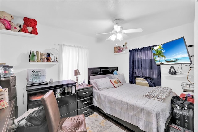 bedroom featuring ceiling fan