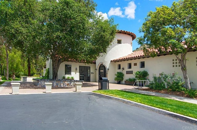 view of mediterranean / spanish-style home