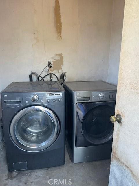 laundry area featuring washer and clothes dryer