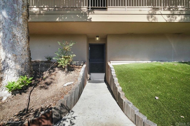 entrance to property featuring a yard