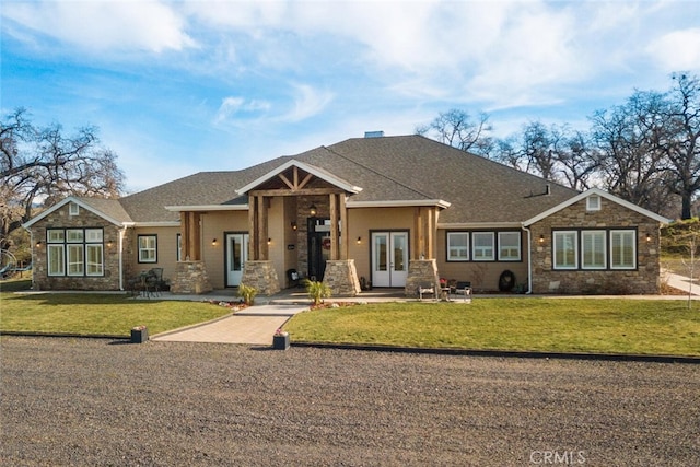 view of front facade featuring a front lawn