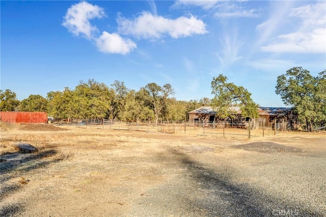 view of yard featuring a rural view