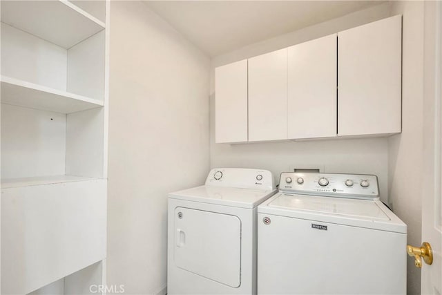 washroom featuring cabinets and washing machine and dryer