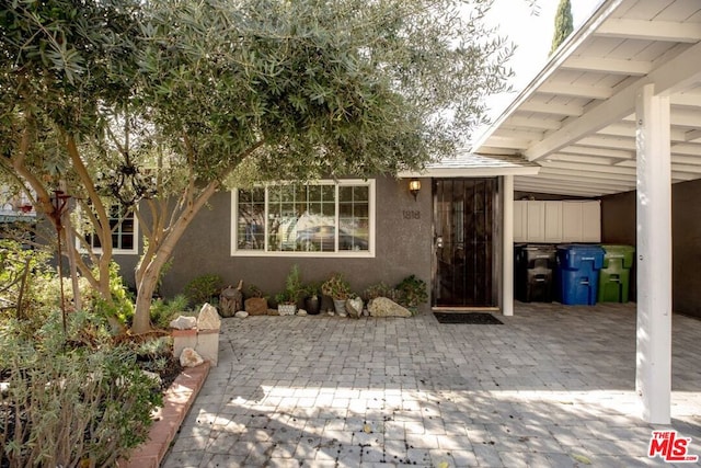 property entrance featuring a carport