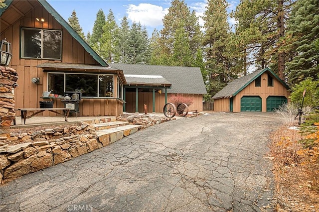 view of front of property featuring an outbuilding and a garage