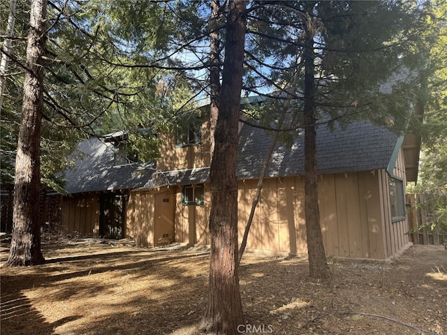 31413 Overhill Dr, Running Springs, CA 92382 - view of side of home with roof with shingles