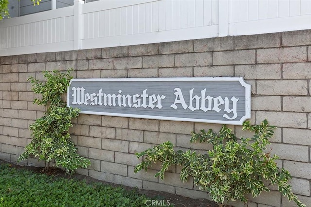 view of community / neighborhood sign