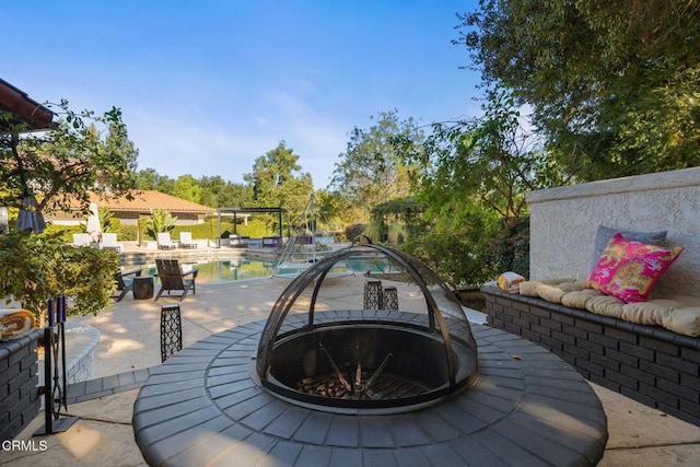 view of patio with a fire pit