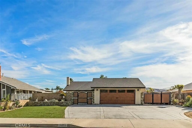 ranch-style house featuring a front yard