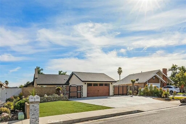 view of front of house featuring a front lawn