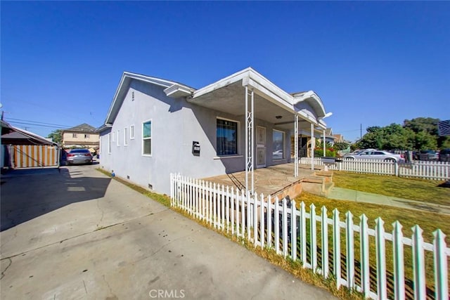 view of front of property with covered porch