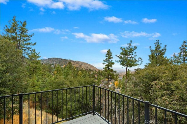 balcony featuring a mountain view