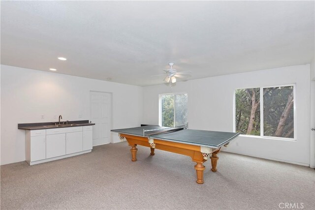 playroom with ceiling fan, light colored carpet, sink, and pool table