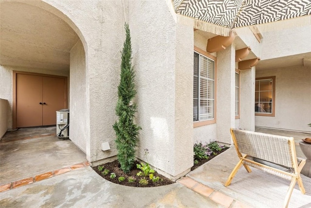 entrance to property with a patio