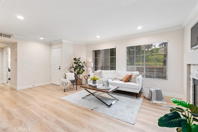 living room with light wood-type flooring and crown molding