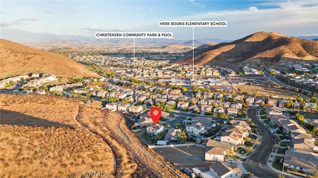 birds eye view of property featuring a mountain view