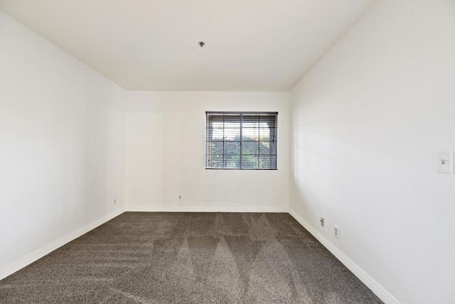 spare room with carpet flooring