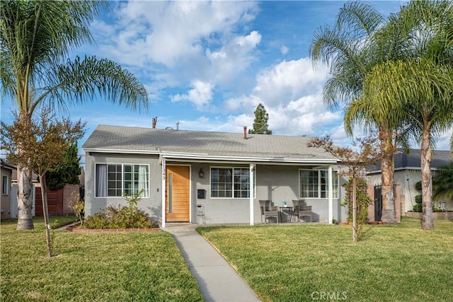 view of front of house with a front lawn