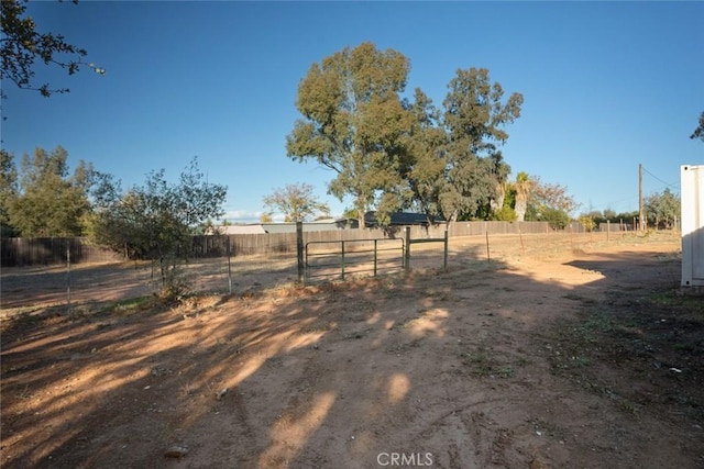 view of yard featuring a rural view