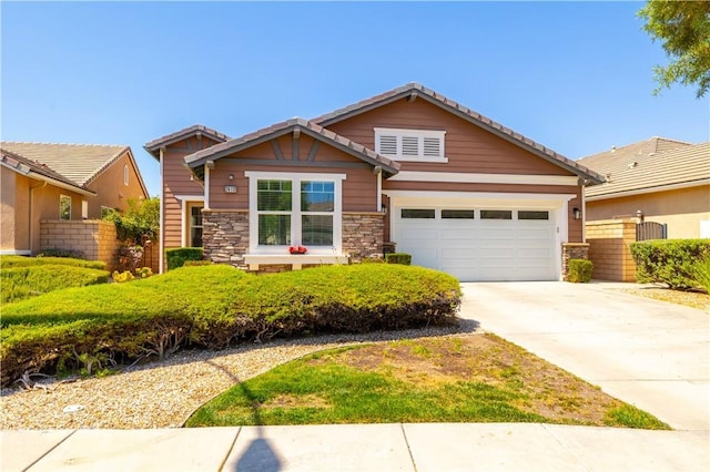 craftsman house featuring a garage