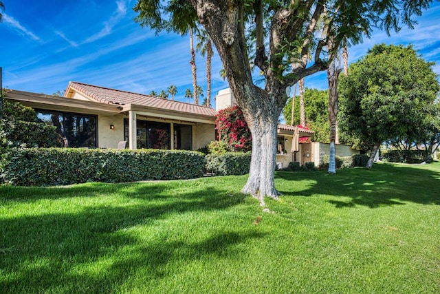 view of front of house with a front lawn