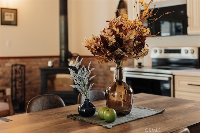 room details featuring electric range