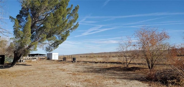 view of yard featuring a rural view