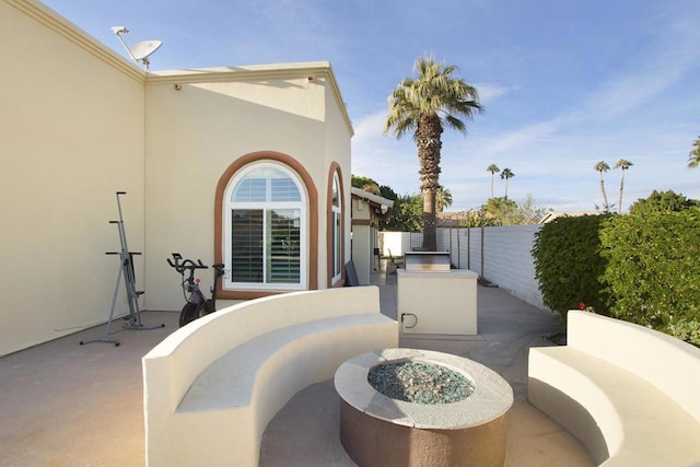 view of patio with an outdoor kitchen and an outdoor fire pit