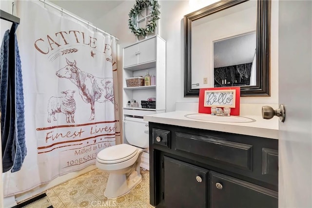 bathroom with vanity, curtained shower, and toilet