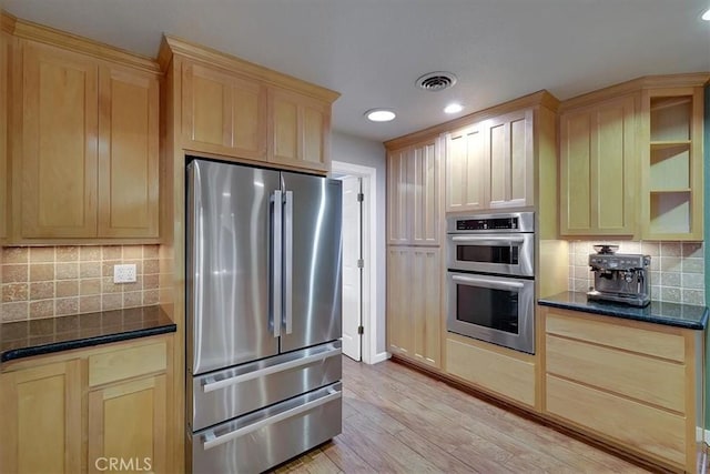 kitchen with light wood finished floors, visible vents, light brown cabinets, and appliances with stainless steel finishes