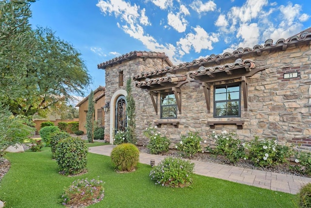 view of front of home with a front yard