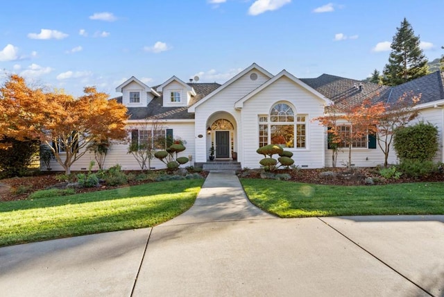 view of front facade with a front yard